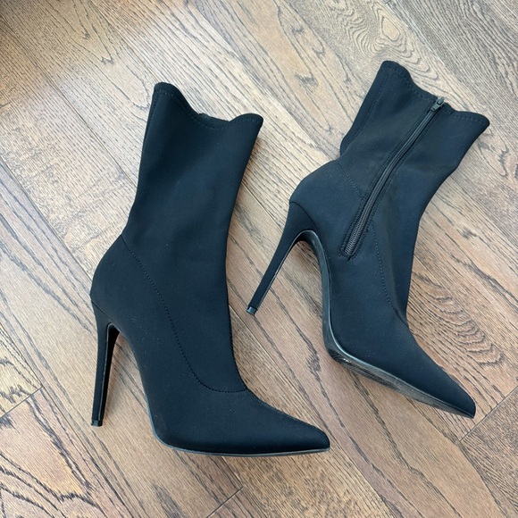 Fashion Nova Heeled Boots size 8 like new - Picture 4 of 4